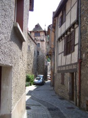 Beaucoup de ruelles aux maisons moyenâgeuses